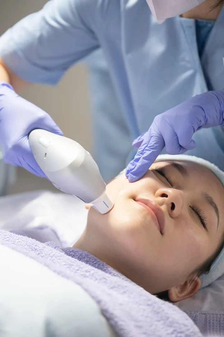 pengencangan wajah tanpa bedah di klinik kecantikan reallface